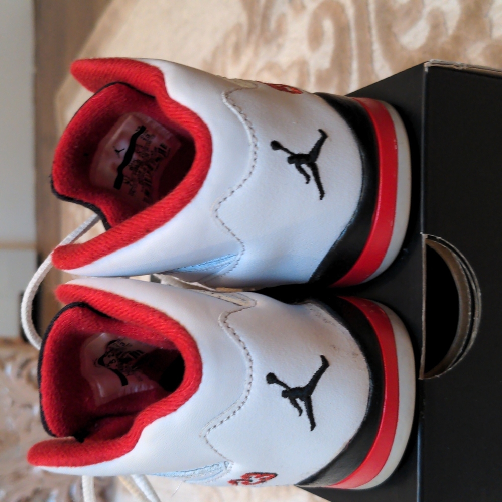 Boys JORDAN retro 5's fire red